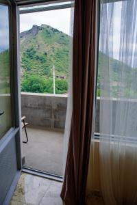Uma vista geral da montanha ou uma vista da montanha a partir do hotel