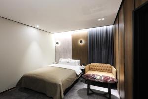 Ένα ή περισσότερα κρεβάτια σε δωμάτιο στο Cielo hotel