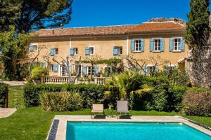 a house with a swimming pool in front of it at Mas du Cimaï in Évenos