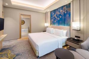 Ένα ή περισσότερα κρεβάτια σε δωμάτιο στο Radisson Lampung Kedaton