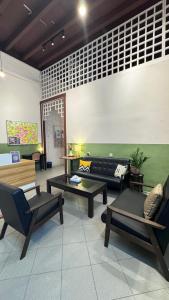 Posezení v ubytování Swing & Pillows - 75 Chulia St, Georgetown Penang