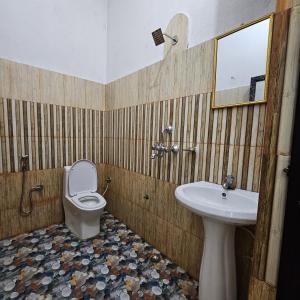 Koupelna v ubytování Mahendra Hotel
