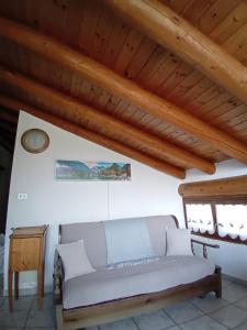 Posedenie v ubytovaní Appartamento incantevole con vista sulla vallata