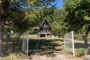 Zahrada ubytování Pet-Friendly - Planinska Vikendica Međurečje
