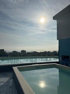 Augustus Hotel Riccione内部或周边的泳池