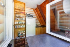 Kuchyň nebo kuchyňský kout v ubytování Pet-Friendly - Planinska Vikendica Međurečje