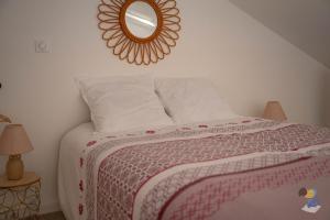 a bedroom with a bed with a mirror on the wall at L'oasis - Lodges 3 étoiles - DODOTERLA in Le Onzième