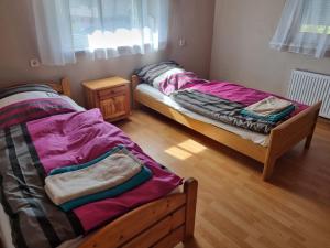 Postel nebo postele na pokoji v ubytování Ferienwohnung 2 mit 3 Schlafzimmer und Garten