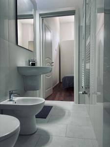 Bilik mandi di Farini House - next to the academy of modena