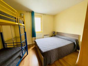Posteľ alebo postele v izbe v ubytovaní BLocation - La Mongie - Apt 2 ch - 8 pers - Place parking couvert - Ménage en suppl