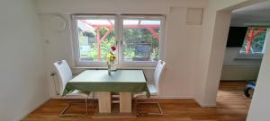 Φωτογραφία από το άλμπουμ του Bungalow an der Tanne mit überdachter Terrasse στο Ντίσελντορφ