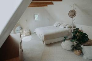 a bedroom with a large bed in a attic at Nomads Nest Sappe in Bruckneudorf