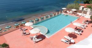 Basen w obiekcie Hotel Villa Ottone lub w pobliżu
