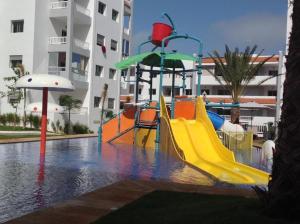 Bazén v ubytování Joli appartement vue sur mer nebo v jeho okolí + 5 fotografií