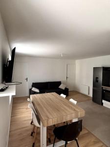 โทรทัศน์และ/หรือระบบความบันเทิงของ Appartement proche La Bresse