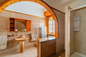 an archway in a bathroom with a sink and a shower at Appartamento Maria a Racale in Racale +19 photos