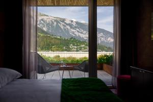 Nespecifikovaný výhled na hory nebo výhled na hory při pohledu z hotelu