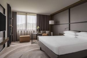 Postel nebo postele na pokoji v ubytování Stuttgart Marriott Hotel Sindelfingen