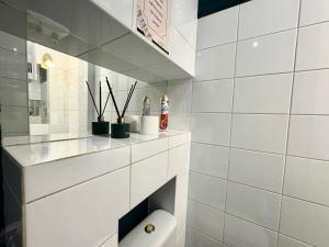 Ένα μπάνιο στο ApartPoltava, Однокімнатні апартаменти з КУТОВОЮ ВАННОЮ, біля Краєзнавчого музею, АРТ кафе Кавун +10 φωτογραφίες