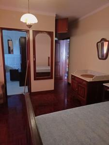 Ένα ή περισσότερα κρεβάτια σε δωμάτιο στο t3 vista de mar a 100 m praia