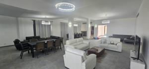 Istumisnurk majutusasutuses The Ultimate Getaway - caesar sodic