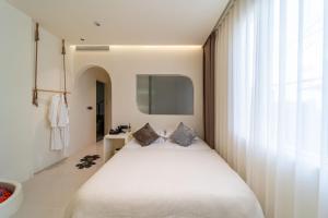Una cama o camas en una habitación de Pingtan Tannanwan Hailanju Guesthouse