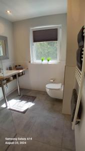 Ένα μπάνιο στο Ferienwohnung im Wesertal