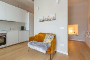 A kitchen or kitchenette at Raffinato e stylish monolocale milanese