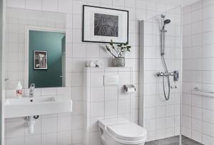Koupelna v ubytování Smarthotel Oslo + 24 fotografií