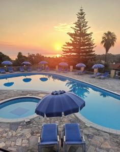 Bazén v ubytování Penelope Apartment Hotel nebo v jeho okolí