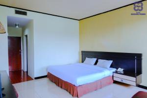 Bandung Permai Hotel Jember客房内的一张或多张床位