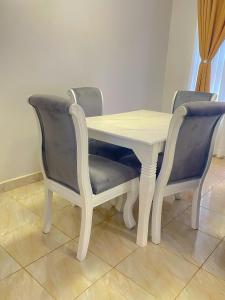 Φωτογραφία από το άλμπουμ του Cozy Residence III 2bedroom Apartment near Speke Resort στην Καμπάλα +15 φωτογραφίες