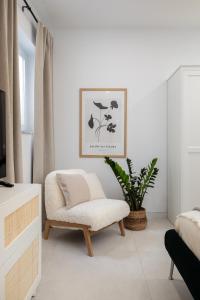 Posezení v ubytování Modern 2BR Apartment with Outside Furniture - Close to Sliema, Saint Julians & Valletta