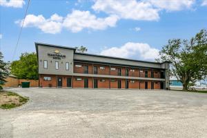 Gallery image of Manitoulin Motel in Little Current +20 photos