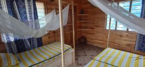 Postel nebo postele na pokoji v ubytování DHATITO BEACH - Sè