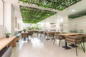 Restaurace v ubytování Luxury 4BR in Usaquén