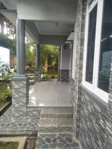 Afbeelding uit fotogalerij van Ast house in Cikareumbi 2 +2 foto's