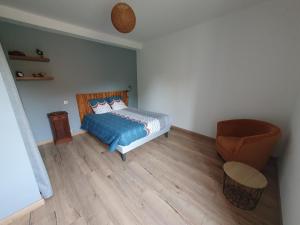 Postel nebo postele na pokoji v ubytování Maison dans ancien corps de ferme 4 à 6 personnes