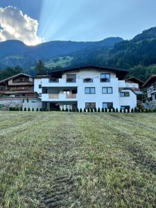 Nespecifikovaný výhled na hory nebo výhled na hory při pohledu z apartmánu