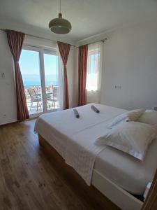 a bedroom with a bed with a view of the ocean at The Father's House in Bol