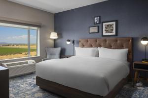 Voodi või voodid majutusasutuse Four Points by Sheraton Yuma toas