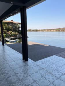 Fotografie z fotogalerie ubytování Serene Suite On The Dam v destinaci Hartbeespoort