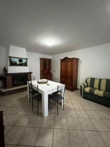 a living room with a table and a couch at CentoMetri Open in San Massimo