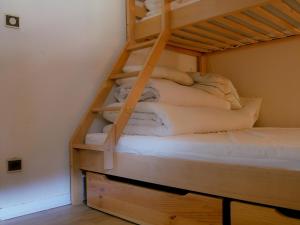 Postel nebo postele na pokoji v ubytování Studio calme avec animaux acceptés à Abondance - FR-1-692-103