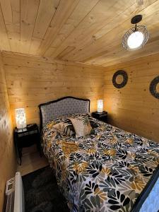 a bedroom with a bed in a wooden room at Le nid nature et bonheur in Neufchâtel-Hardelot