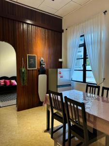 TV a/nebo společenská místnost v ubytování Kuala Berang-Rumah Jambu Manis-NETFLIX,FREE WIFI
