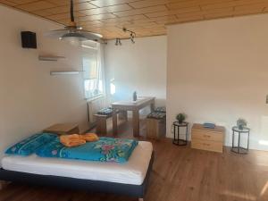 Ένα ή περισσότερα κρεβάτια σε δωμάτιο στο boardinghouse-kst