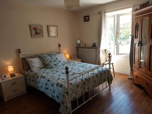 Postel nebo postele na pokoji v ubytování 2Bed House Sleeps 4 - Views Parking 3min to Town