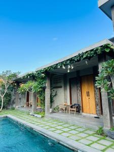 Бассейн в Cozy Room X in Uluwatu near beach, by d'ulu villa или поблизости +10 фотографий