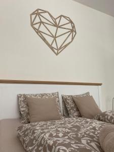 Ένα ή περισσότερα κρεβάτια σε δωμάτιο στο LIA apartmán - PRIVATE PARKING